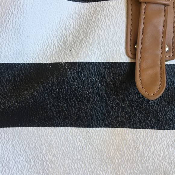 Kenneth Cole Reaction Tote - Picture 8 of 12